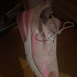 Nike pink 270